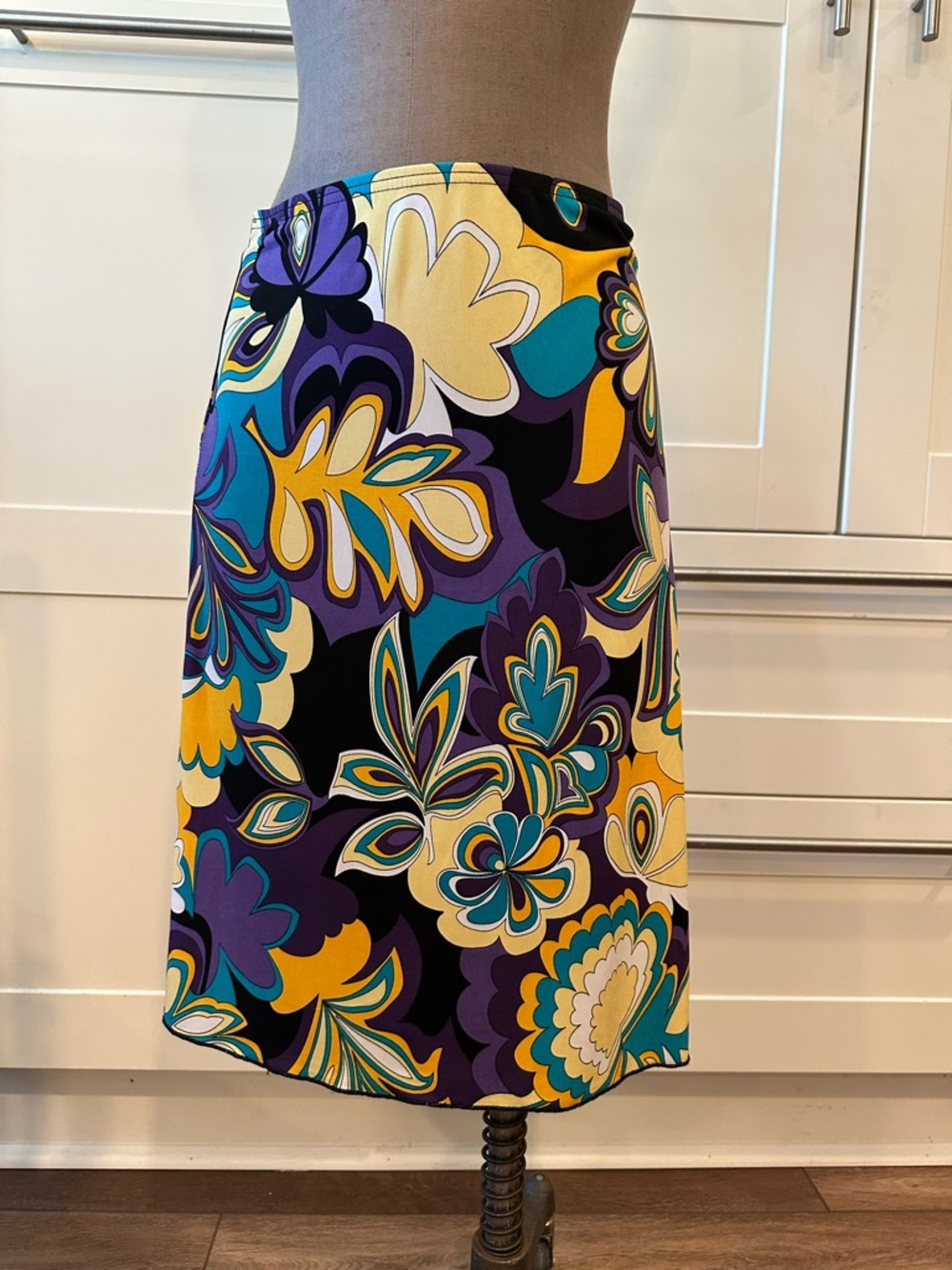 Wrapper Vibrant 90s/Y2K Multicolor Floral Top in Teal, Purple & Pink